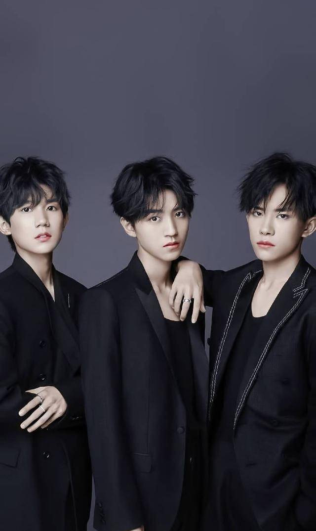 凯千太有爱!活动大合影中,原来是王俊凯自己主动换到千玺旁边?