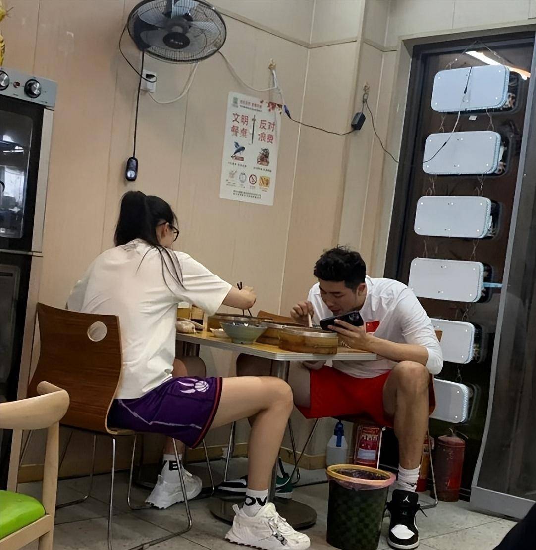 张常宁和吴冠希吃饭偶遇,参加活动,弘扬女排精神_中国_比赛_体育界