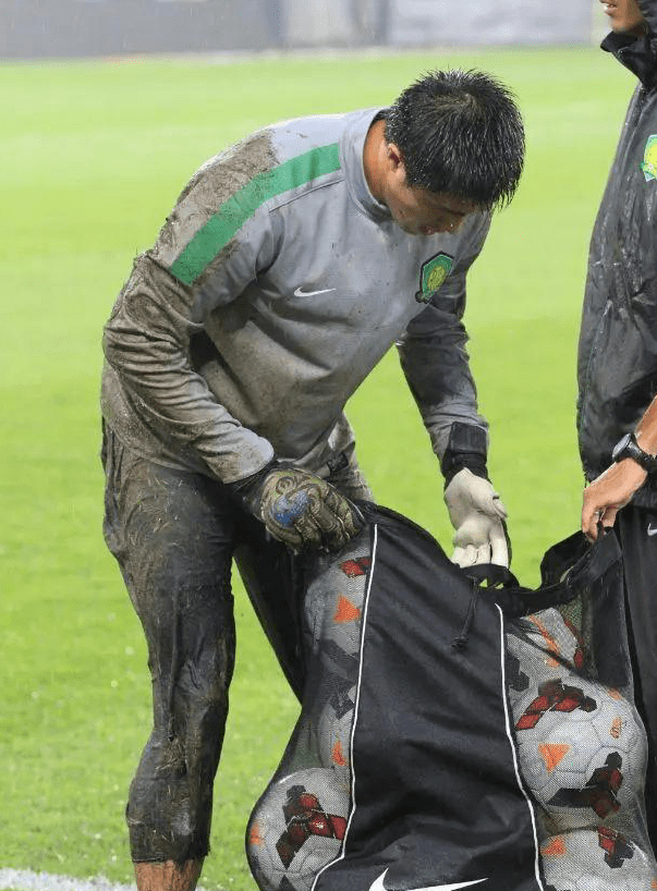 国安功勋球员,北京爷们侯森,他用实际行动,完美诠释了死磕精神_比赛