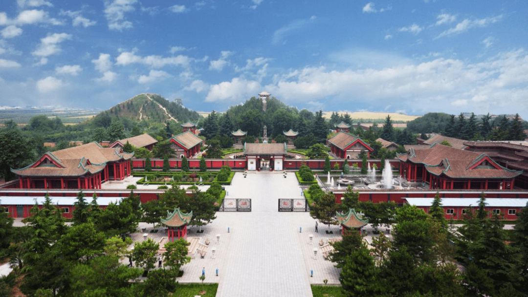 >> 汉武帝茂陵全景   