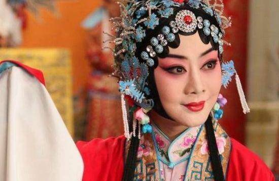 李胜素和张火丁,两位色艺双绝的旦角,又相像又不同_艺术_名角_京剧界