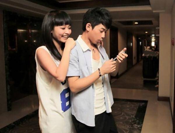 却因新娘疑为孙骁骁而引发争议!_袁弘_网友_恋情