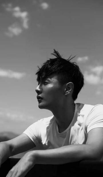 李荣浩出道学历不高,当初歌迷们为何一路追星到现在?