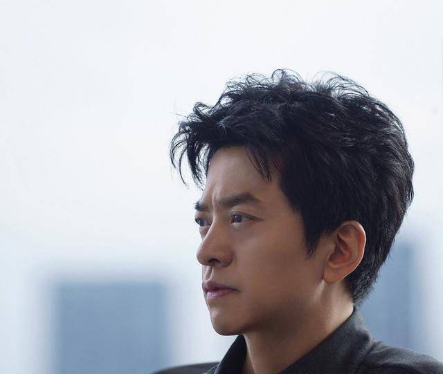 李健:年龄可以不劳而获,但生活可不是;他活出了中年人的范本_感性