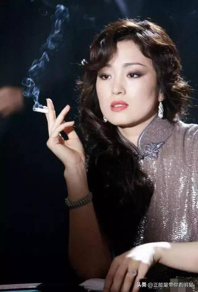 俞飞鸿抽烟合集图片