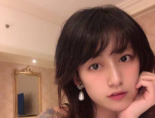 李诞小心:管好你老婆,让她屁股坐正,不然的话,够你喝一壶的_陈典_病夫
