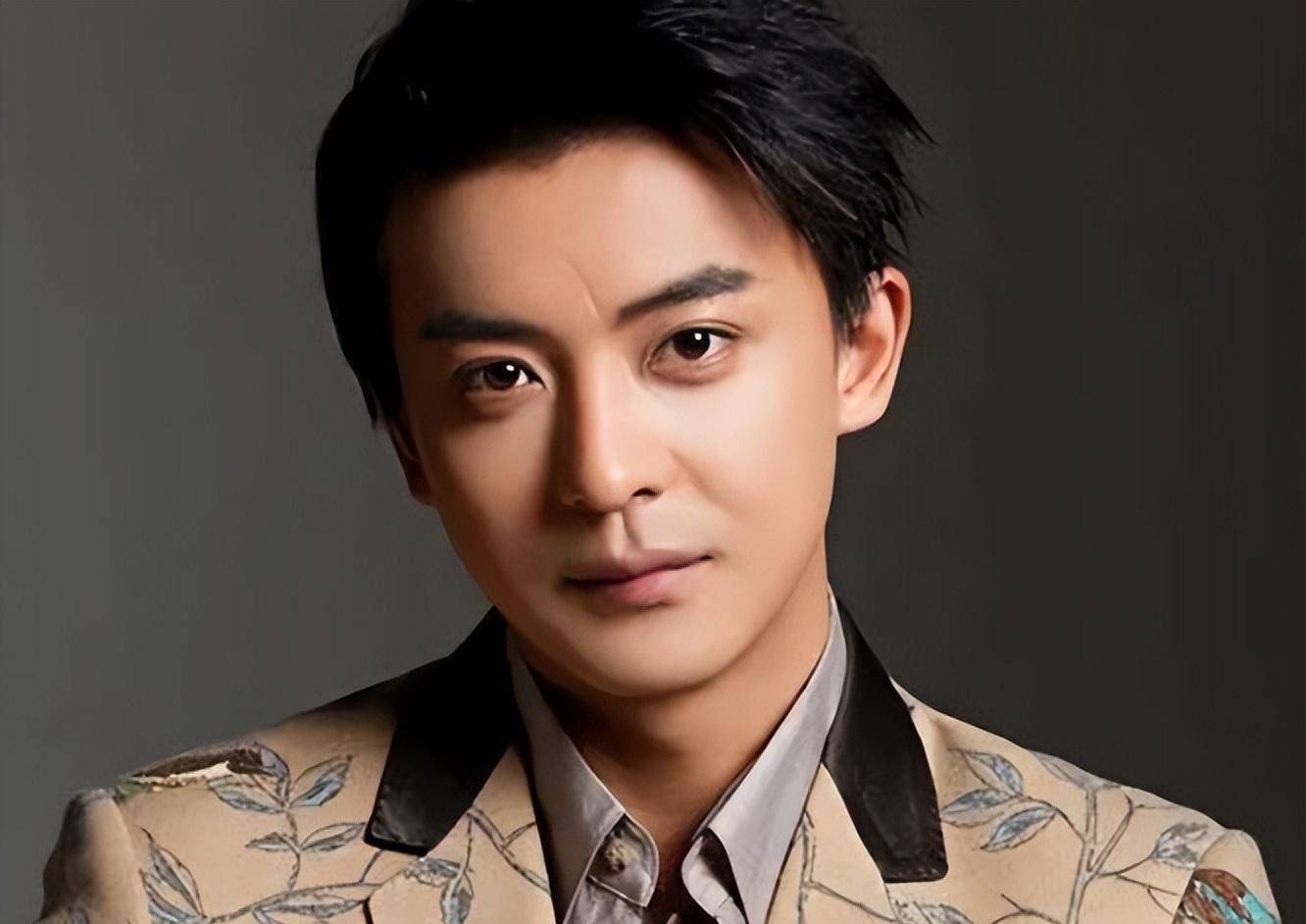 李佳航:有颜值也有演技,却总因"张伟"一角受制_角色_爱情_公寓