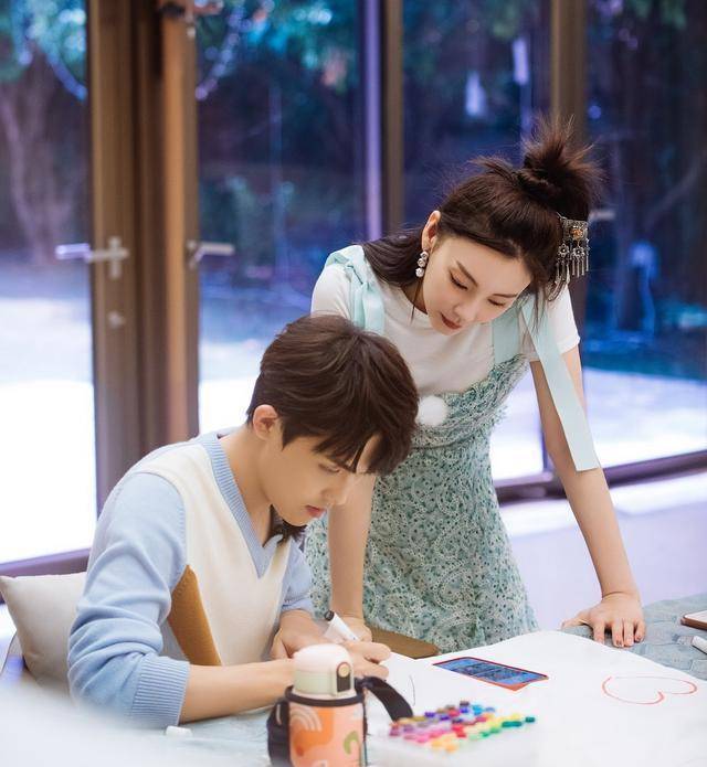 与张雨绮既是恋人,又是老板与员工的关系_男友_不知道_网友