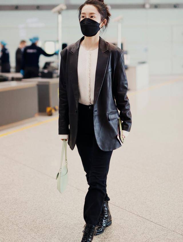 李沁穿紧身裤好吸睛,穿皮衣走酷飒路线,气场太撩人_效果_风格_时候