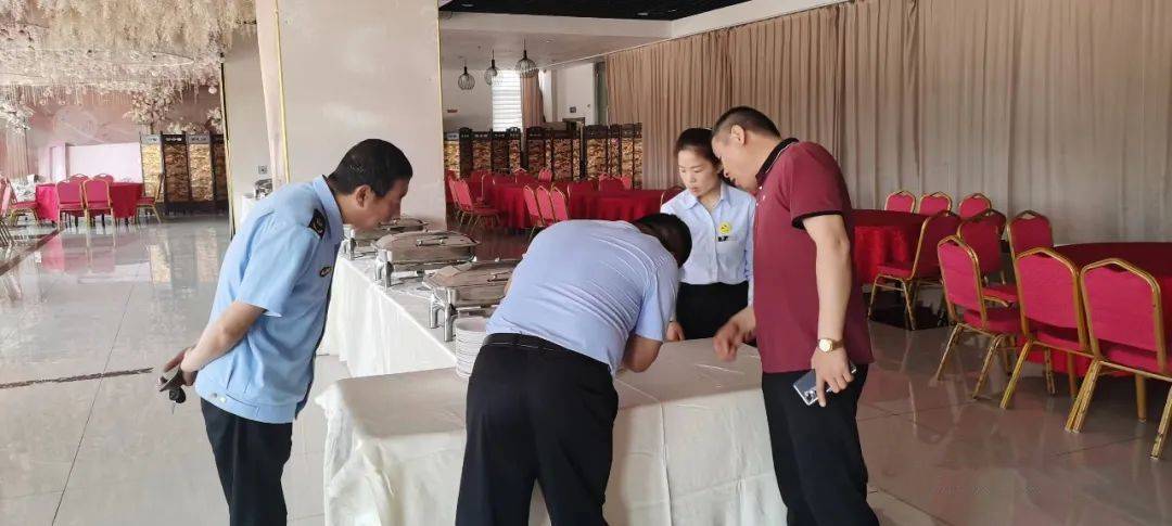 6月4日,郯城县委书记王立军先后到郯城一中,郯城二中,美澳学校督导