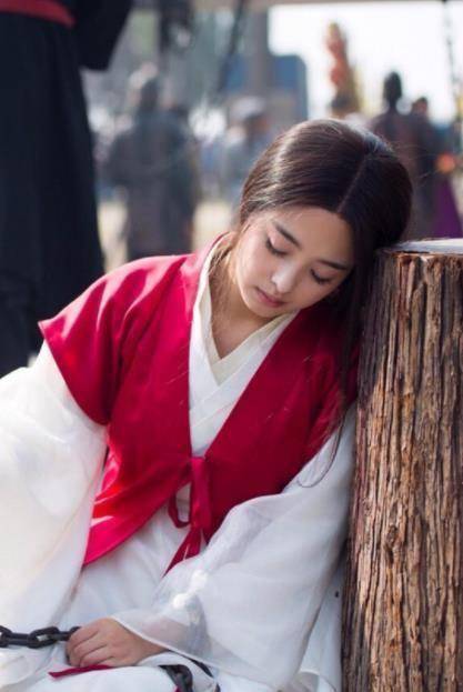 李宇春前辈,汪涵刘德华干女儿,被网暴雪藏多年后凭宝藏配音翻红