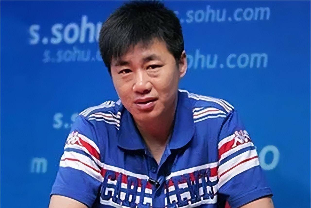 著名央视主持人陶伟,2012年去青岛旅游猝死,生命终止在46岁_足球运动