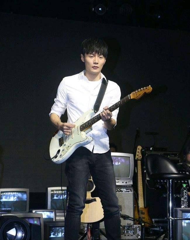 李荣浩:与死神擦肩,父亲血癌去世,终求婚杨丞琳迎来幸福_因为_年龄