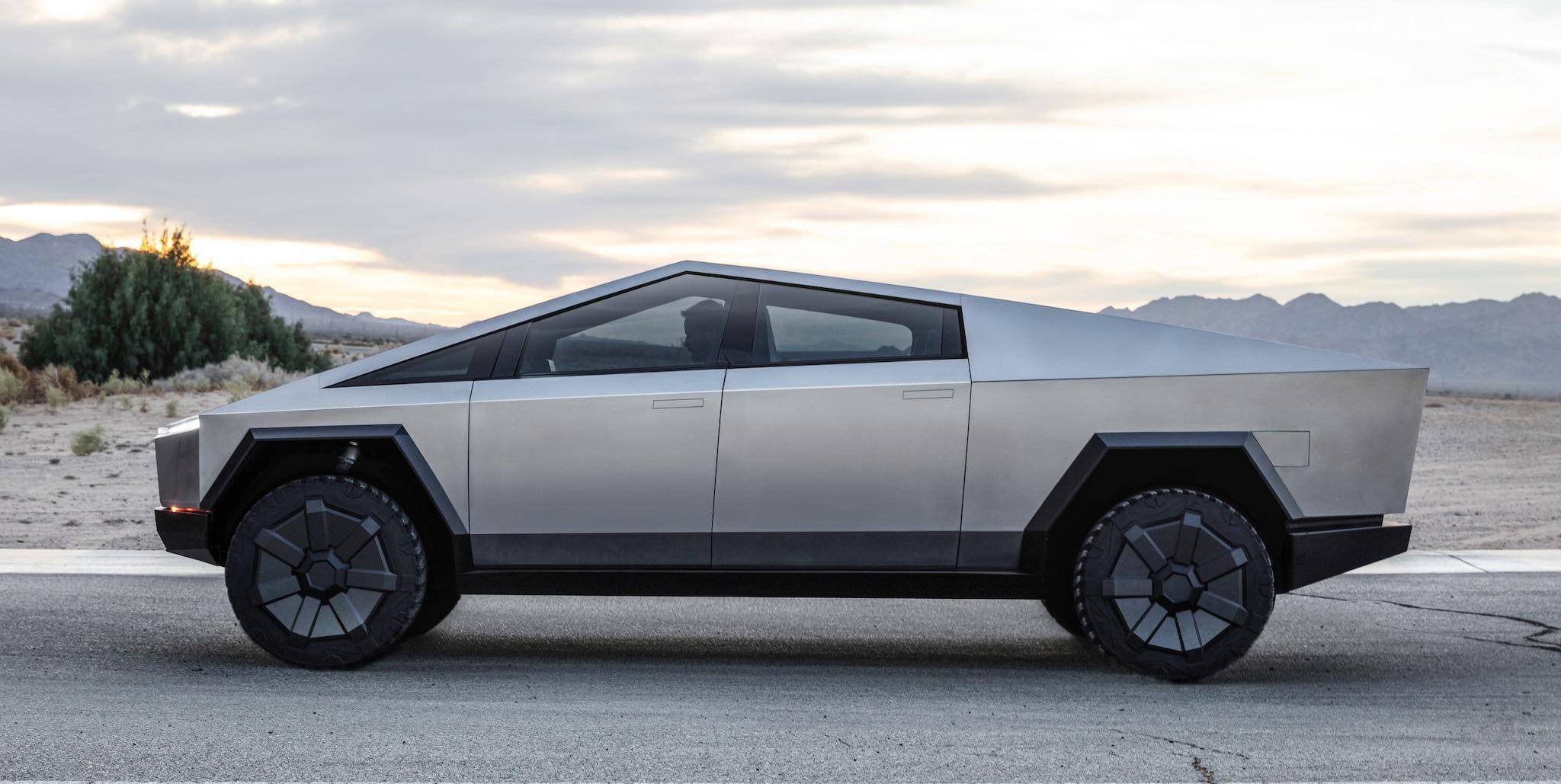 根据之前介绍,特斯拉cybertruck采用不锈钢外壳,具有极