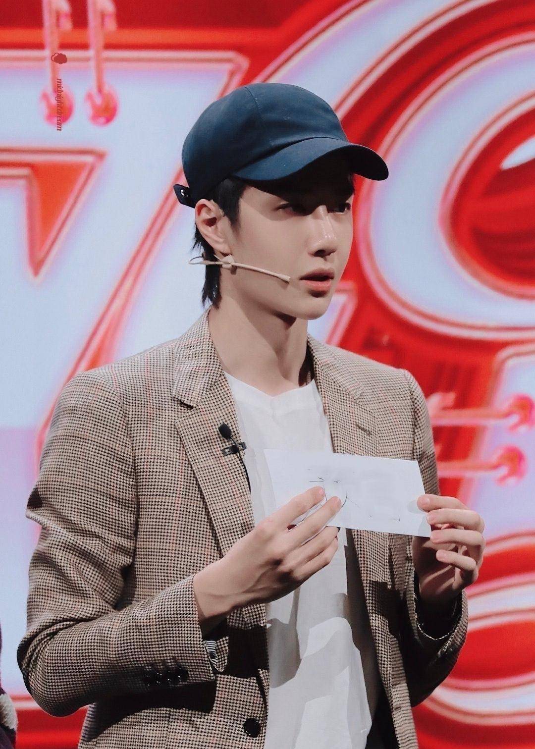 王一博的舞蹈能力曾经被许多国际舞蹈家肯定.