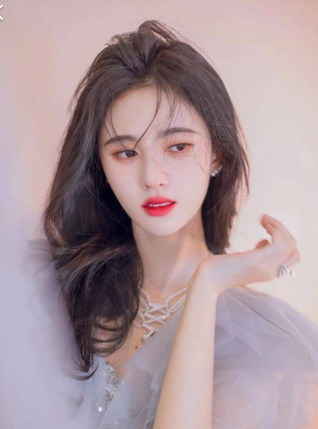 冷艳美女鞠婧祎,她的美商到底有多高?_眼睛_线条_女明星