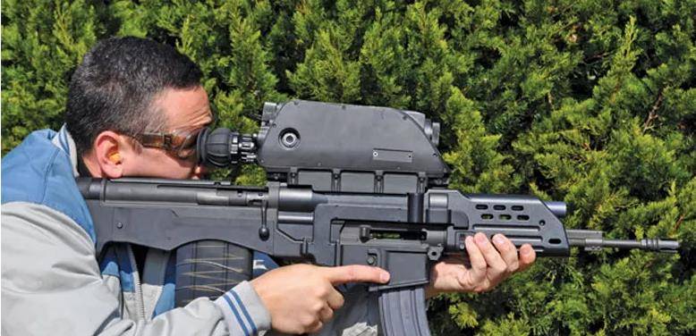 子弹是枪械打击目标的致命点,通过枪械的击打,点燃子弹的火药,获得