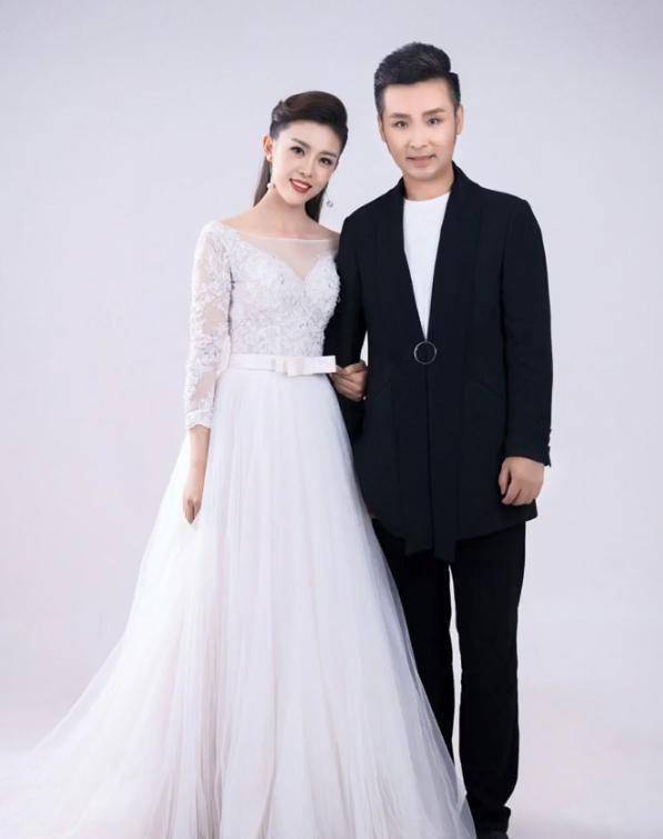 刘和刚:勤俭过日子,美女老婆为节省开支自学理发技艺给儿子剃头_战杨