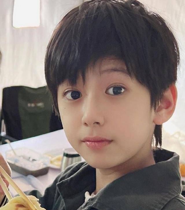 内娱颜值有救了?00后弟弟杀疯了!_林子烨_帅哥_明星