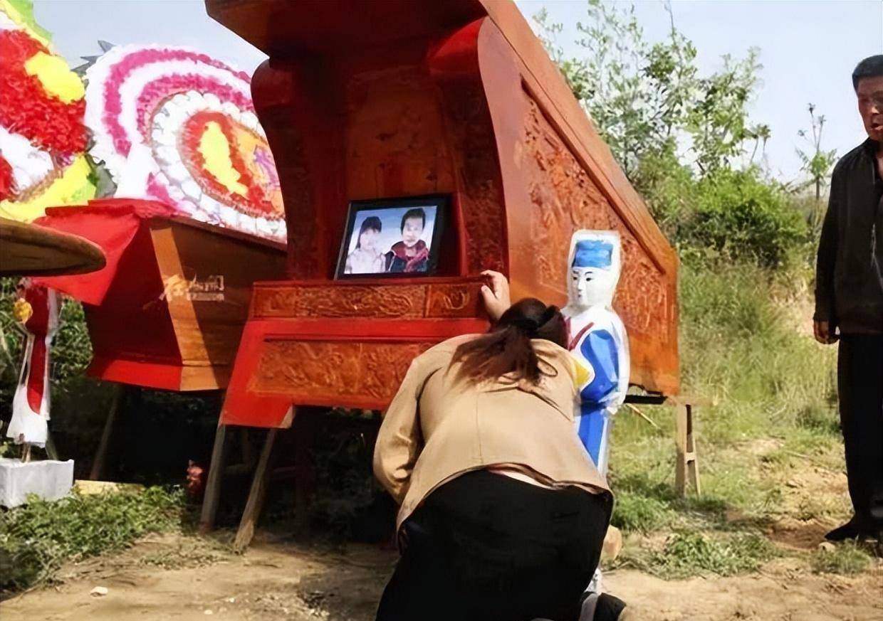 04年,13岁少女被同学母亲拐走,12天后被找到时,已