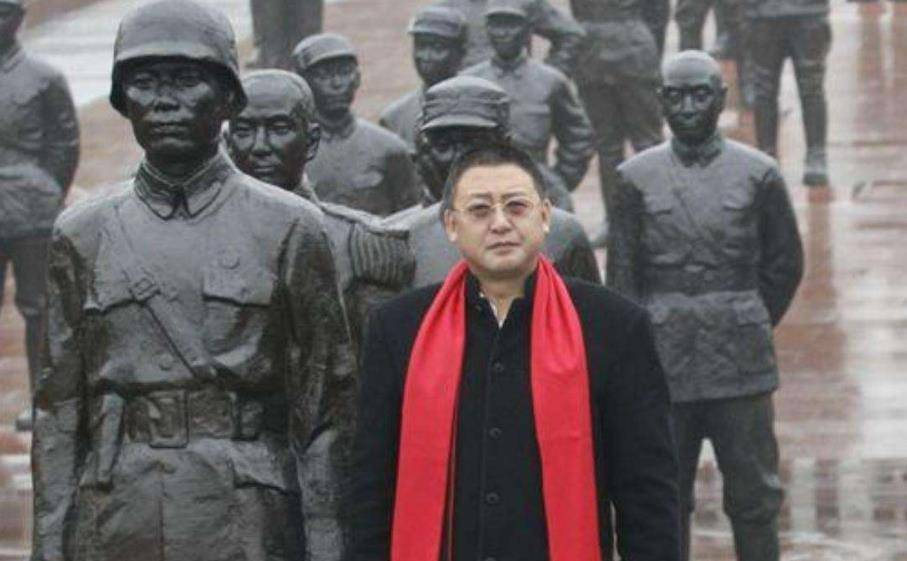 年轻有为樊建川,山西兴县人,祖籍四川宜宾,父母都是军人,他的父亲曾上