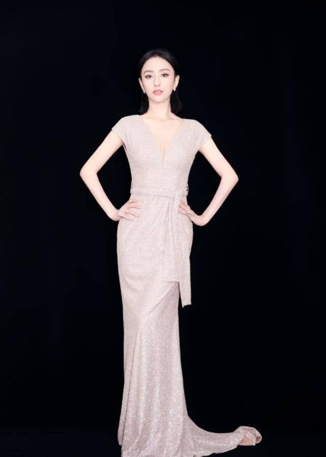 略发福的佟丽娅越来越美,活动现场生图和精修图没有任何差别_严重_一