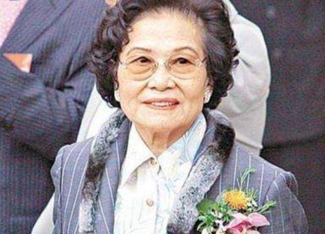 丈夫和大儿子去世,二儿子入狱,她以116亿美元成为香