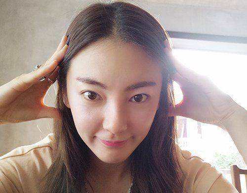 一,马苏,在她的古装剧中,两条大粗眉特别亮眼,两道很黑的浓眉.