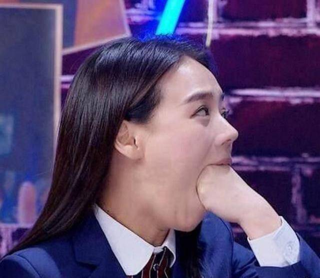 马思纯第一次上快乐大本营,自我介绍时说自己真没什么才艺,只有一颗吧