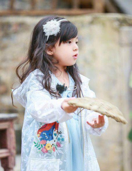 刘畊宏改变对嗯哼态度,不怕小泡芙被偷亲,6个字回复