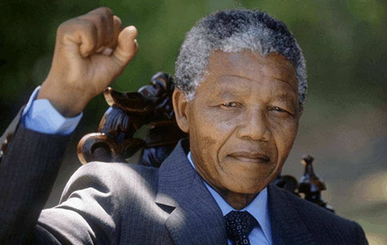 曼德拉46岁被判无期,72岁才得以出狱,4年后担任总统,值得敬佩_南非