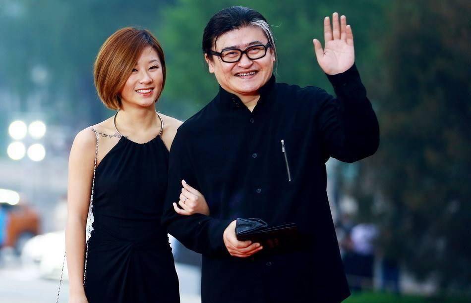 别看刘欢和卢璐体型发福而且看起来很显老,女儿却是一个大美女.