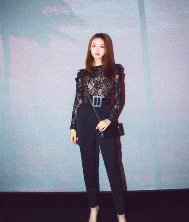 像林允,你看,怎么拍都显高,而实际上,林允的身高也一米六多一点