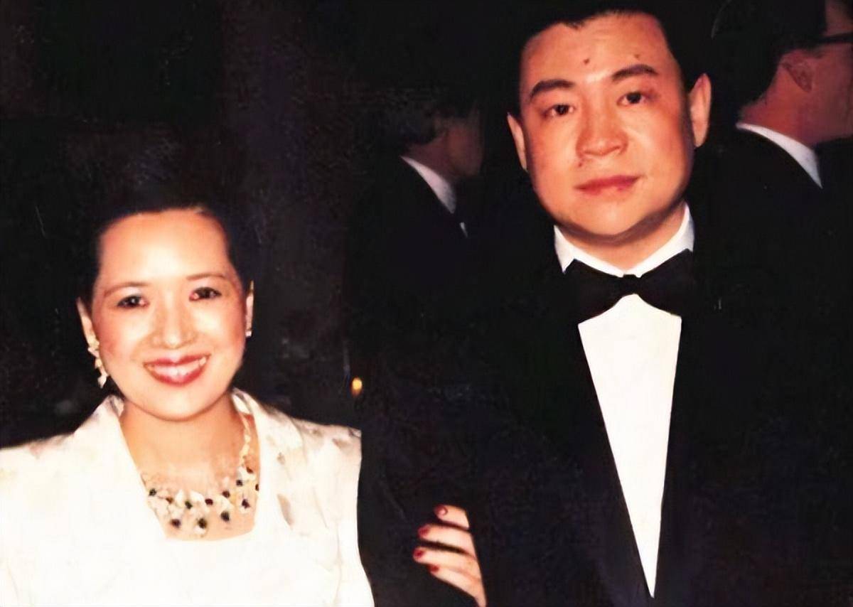 33年了,最美港姐李嘉欣終於