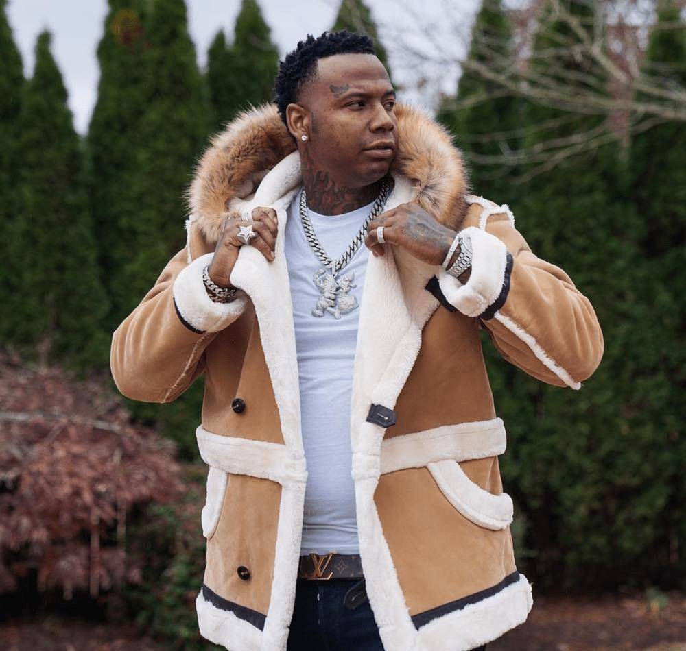 说唱风格也不是典型的孟菲斯说唱,他说唱风格有点像 gucci mane,他的