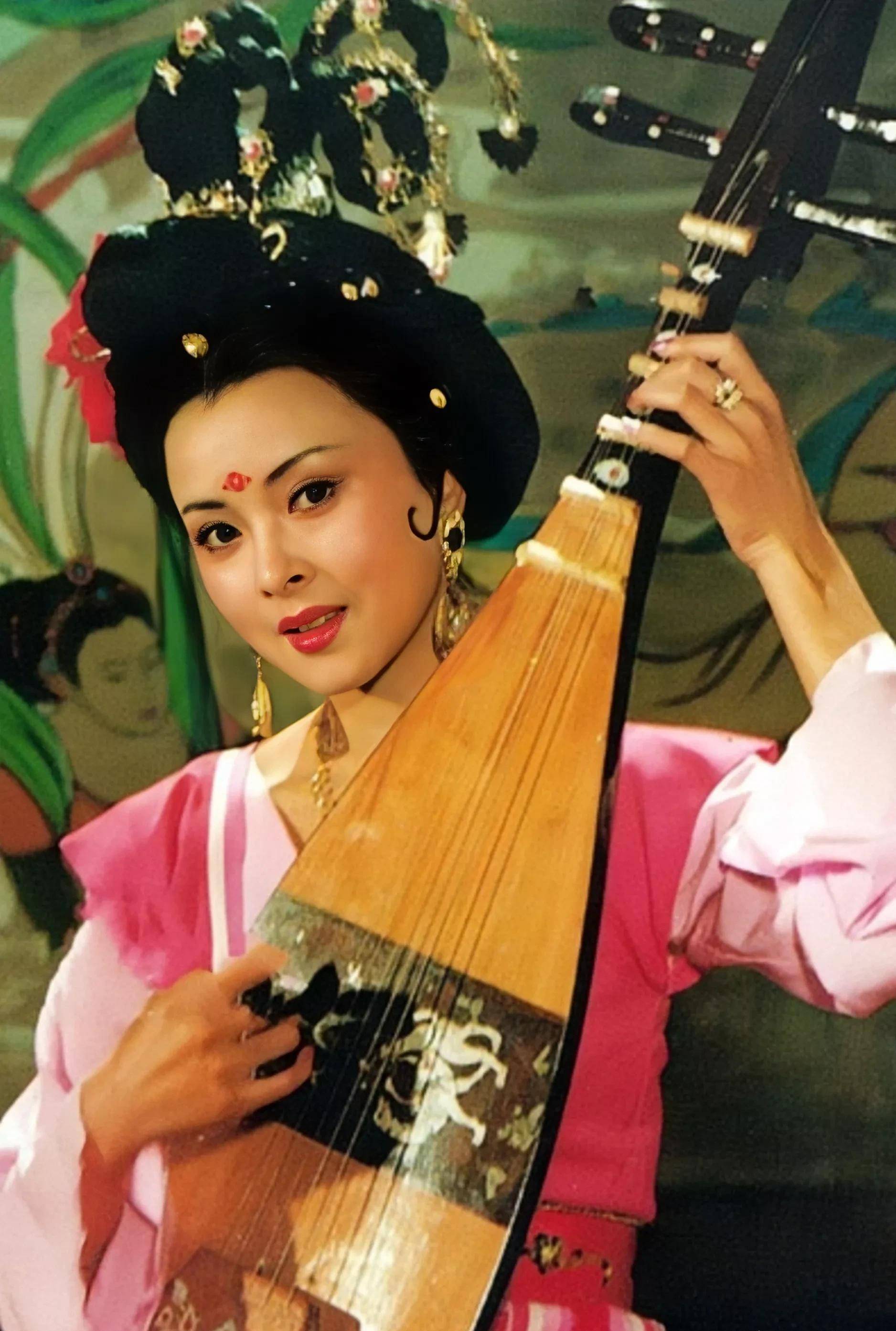 "杨贵妃"最经典的两个版本,最美的那个却已经离开人世了_周洁_林芳兵