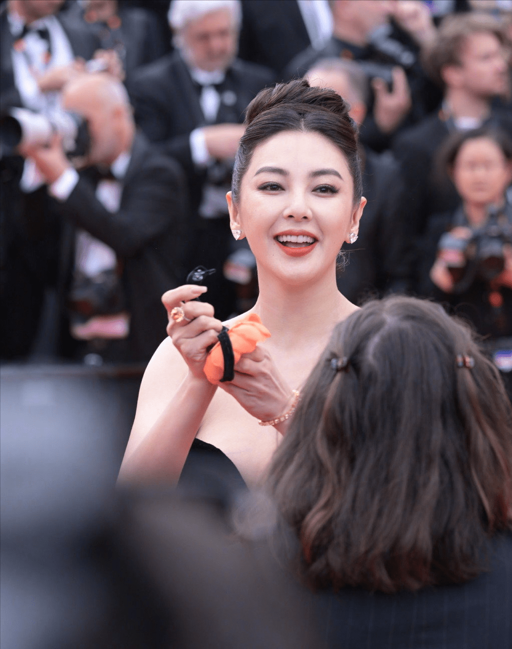 大家竞相争艳,姚晨却似去买鸡,汤唯狂奔像赶公交?_张雨绮_女子_时尚