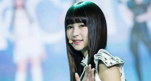 丝芭传媒影视部一开始力推的演员其实不是鞠婧祎,是张语格,当时公司与