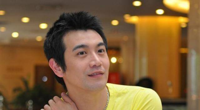 能与焦恩俊,郑少秋媲美的古装男神张智尧,真是越老越有男人味啊_角色