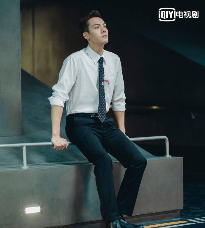 你们更爱陈伟霆留胡须霸气的模样还是那清秀的脸庞?_照片_剧照_时尚