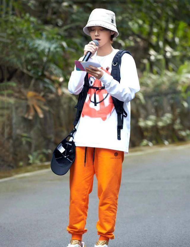 浓眉厚唇大嘴,这位过气肌肉网红,依旧是心目中标准