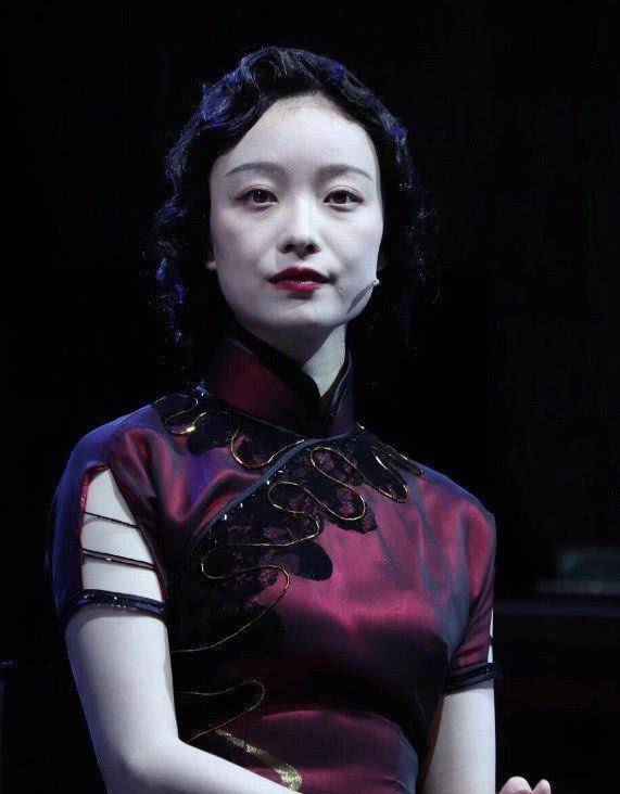 脸型比杨幂还要方,没了玉墨时期的魅力_演艺圈_容颜_旗袍裙