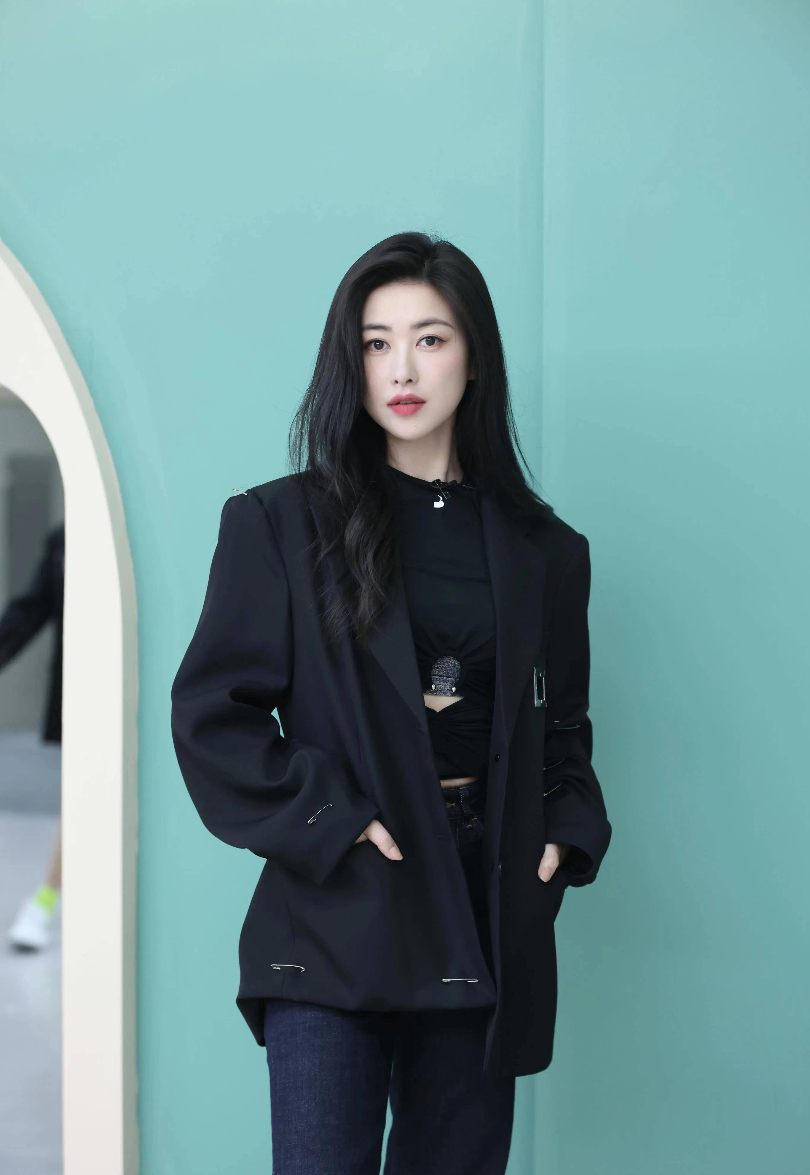 乘风2023:谢娜等12位姐姐获得乘风之夜入场券,谁是你心中的c位_刘逸云