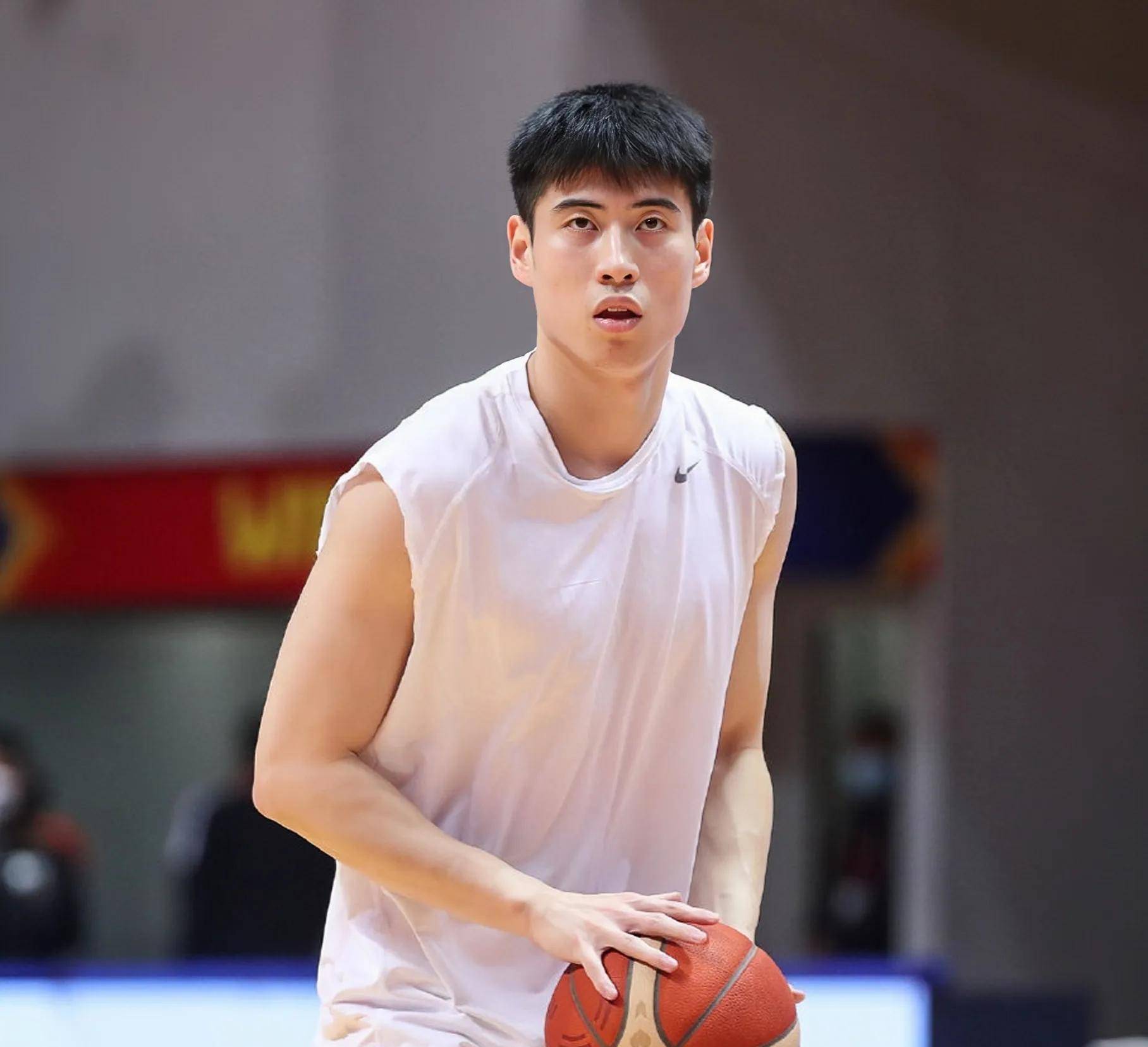 广东2人在内,胡明轩领衔,双塔或成陪练_乔帅_范子铭_进攻