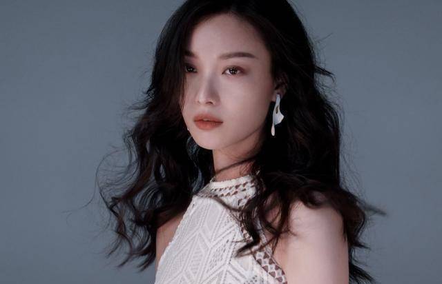倪妮比赵丽颖还小一岁,为何最后冯绍峰选择了赵丽颖?_性格_女孩_方面