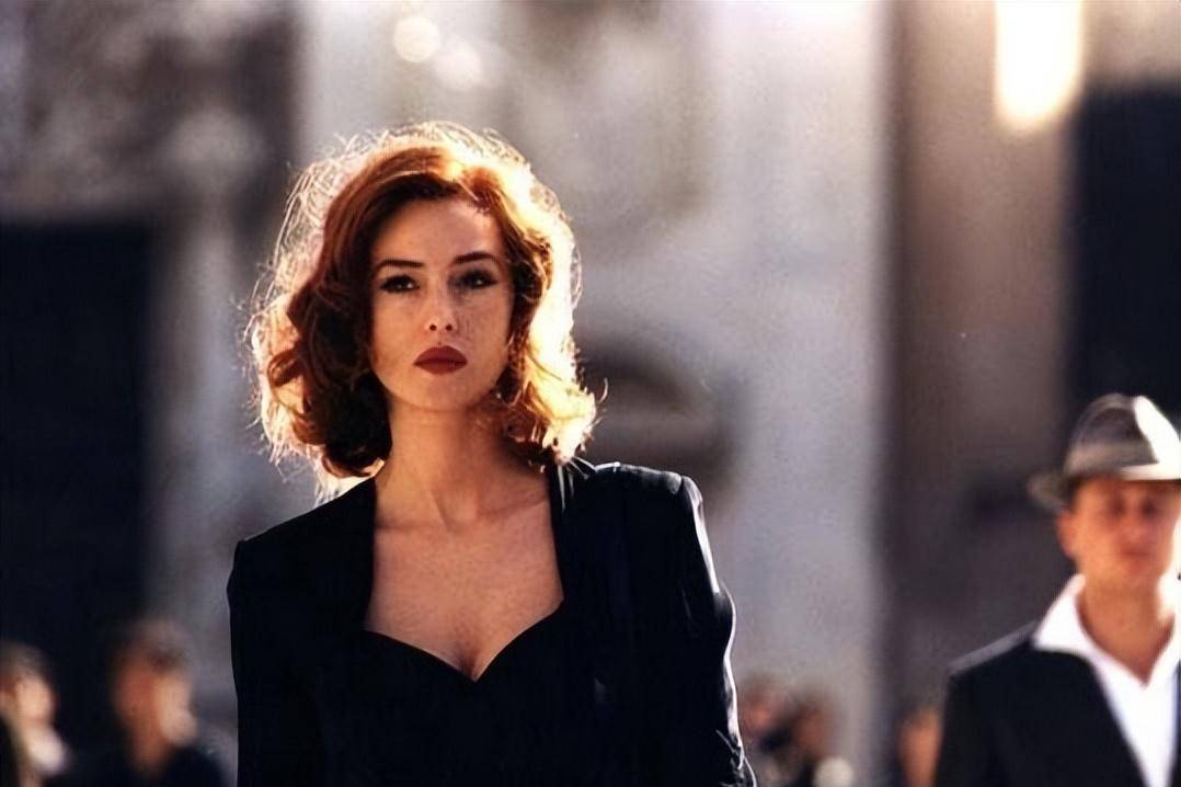 《西西里的美丽传说》通过社会偏见,反思自身的态度和价值观