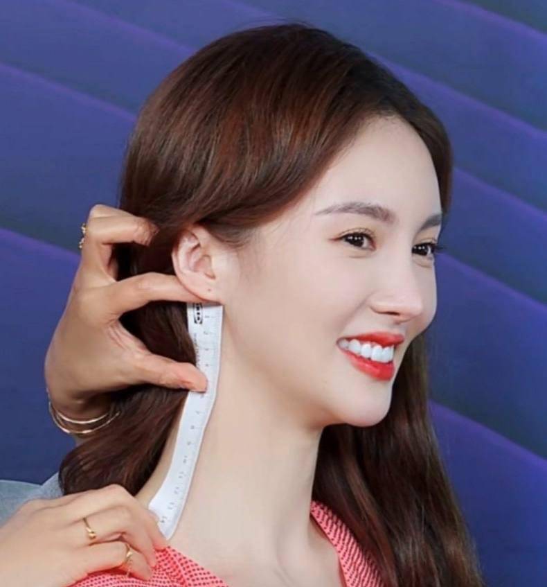 有人脖子比脸还宽,有人屡次靠"天鹅颈"艳压_气质_choker_身材