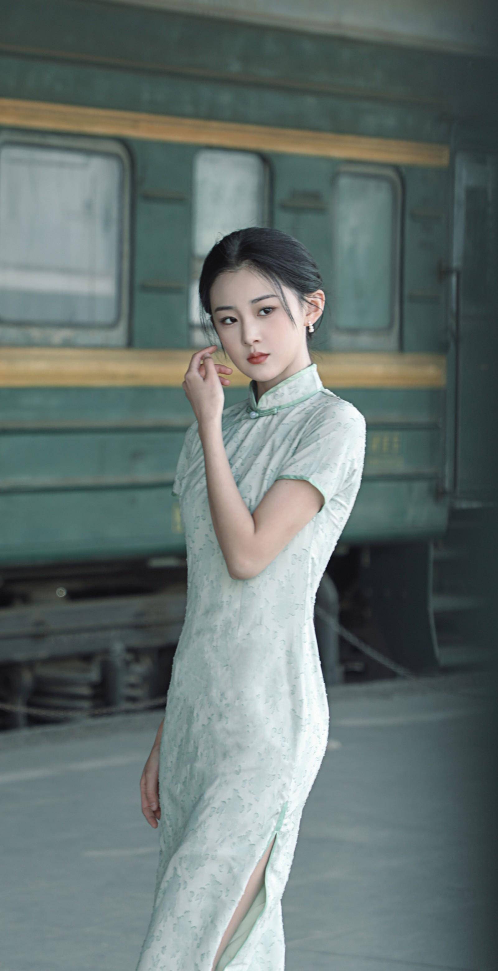 邵羽柒民国写真,一袭天蓝色旗袍,帅气精致,清新可人_职场_作品_少女