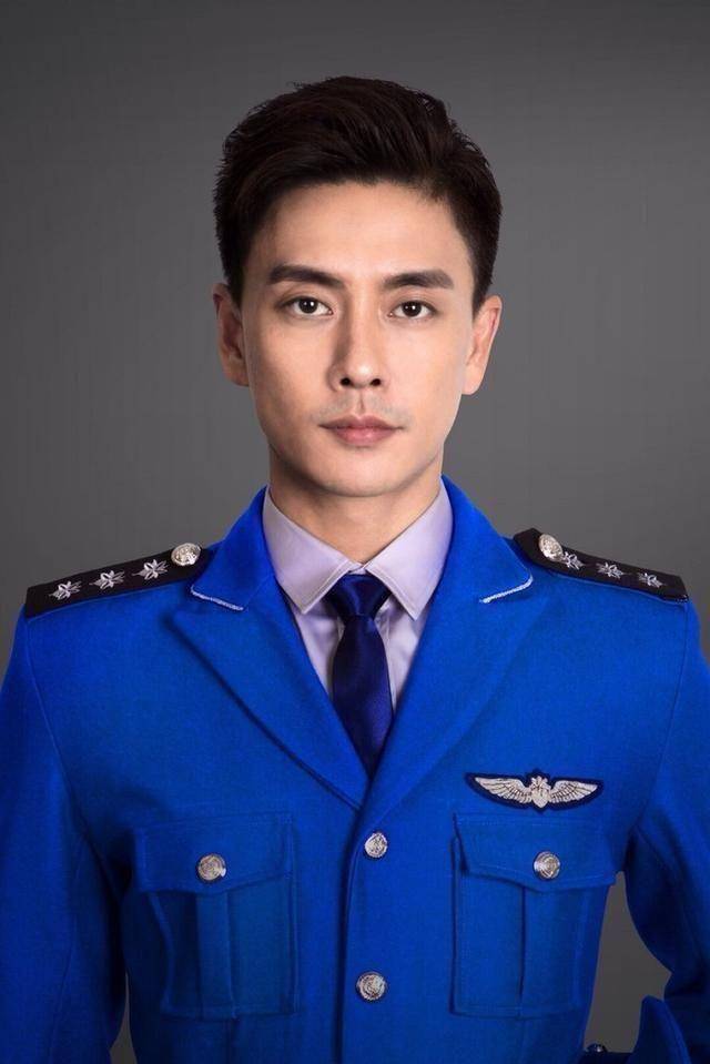 刘德华霸气,古天乐帅气,第一位一眼就爱上!_警服_气质_制服