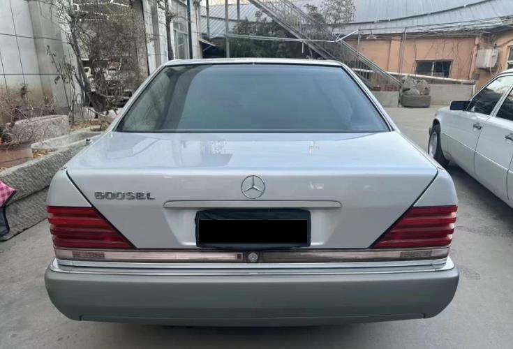 车友晒父亲收藏的1991款奔驰600sel,初代虎头奔,大灯配雨刮器_搜狐